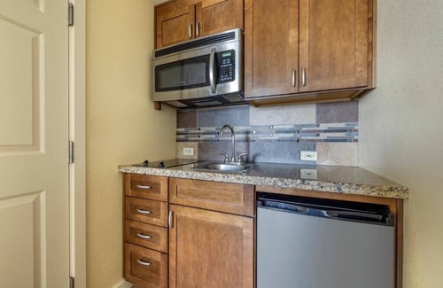 South Lake Tahoe Hotel | Unplug and Reconnect in South Lake Tahoe! Kitchenette, Swimming Pool!