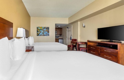 South Lake Tahoe Hotel | Unplug and Reconnect in South Lake Tahoe! Kitchenette, Swimming Pool!