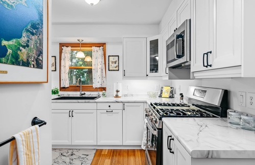 Traverse City House | Unwind and Discover Pure Bliss at Our Lakefront Retreat in Traverse City