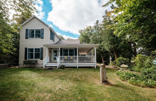 Traverse City House | Unwind and Discover Pure Bliss at Our Lakefront Retreat in Traverse City