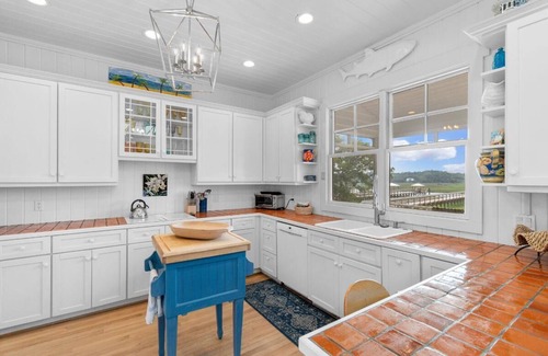 Pawleys Island House | Unwind and Indulge at Five Stars Beach Home