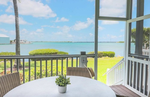 Marathon Hotel | Unwind and Relax! Amazing Unit w/Spacious Living Room, Balcony, Onsite Pool