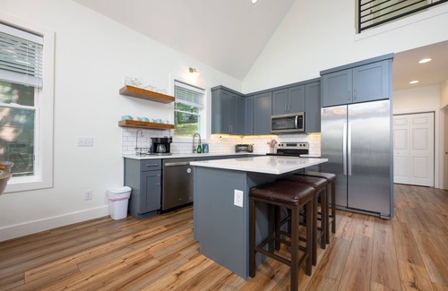 Robbinsville House | Unwind at Lakey McLakehouse on Lake Santeetlah