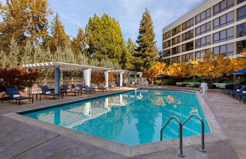 Pleasanton House | Unwind at our hotel in Dublin Pleasanton, CA