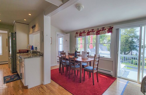 East Boothbay House | Unwind by the Bay: Pet-Friendly and Linekin Bay Views!