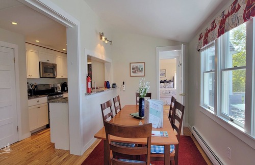 East Boothbay House | Unwind by the Bay: Pet-Friendly and Linekin Bay Views!