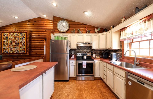 Lovingston Cabin | Unwind in Seclusion: Log Cabin Retreat with Wood Burning Stove & Game Table
