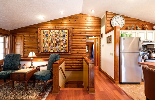 Lovingston Cabin | Unwind in Seclusion: Log Cabin Retreat with Wood Burning Stove & Game Table