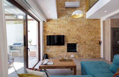 Monopari Villa | Unwind in Style Fotinou Villa & Heated Pool Awaits