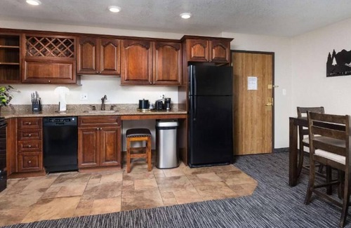 Kimball Junction Hotel | Unwind, Relax, Repeat! Free Breakfast, Indoor Pool, Free Shuttle, Pets Allowed!