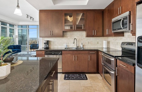 Commerce Apartment | Up scale Home downtown LA with Staplescenter views