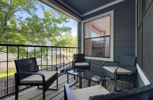 McNeil House | Up to 16 People - Mins 2 Downtown - Luxury Home