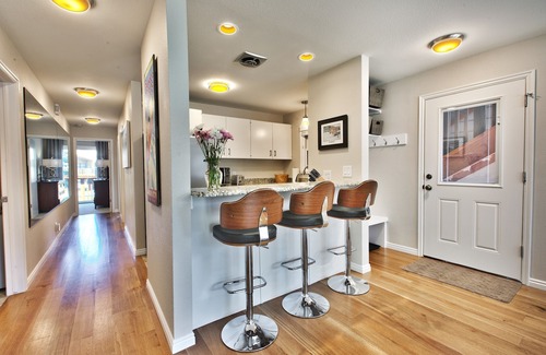 North Park City House | Up to 25% Off! Central Location SUPER close to PCM, grocery, restaurants, & Bus!