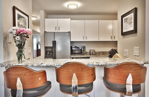 North Park City House | Up to 25% Off! Central Location SUPER close to PCM, grocery, restaurants, & Bus!