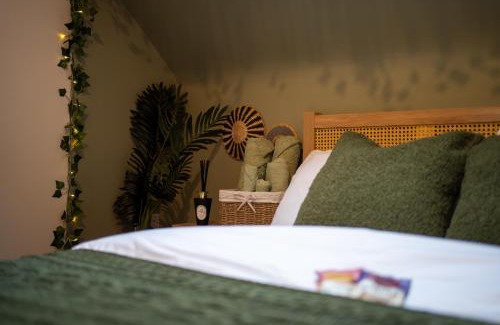 Derby Apartment | Upbeat Jungle Loft Apartment