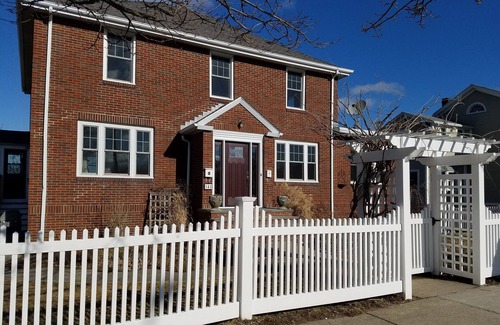 Gloucester Apartment | Updated 1 br steps to downtown, 3 beaches, Stacey Blvd, + Stage Fort Park