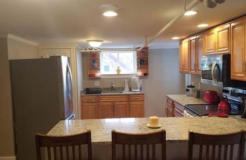 Gloucester Apartment | Updated 1 br steps to downtown, 3 beaches, Stacey Blvd, + Stage Fort Park