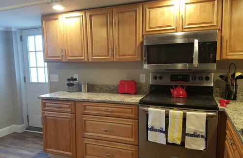 Gloucester Apartment | Updated 1 br steps to downtown, 3 beaches, Stacey Blvd, + Stage Fort Park