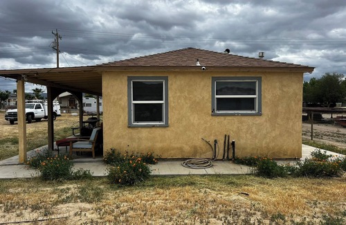 New Cuyama Apartment | Updated 1BR w/Kitchen, Fast WiFi + Highway Access Near Carrizo Plain