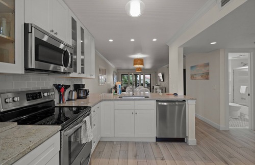 Siesta Key Condo | Updated 2 Bedroom Beacfront Condo
