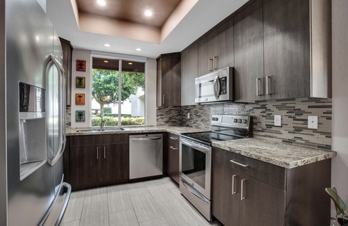 Palm Springs Condo | Updated 2 Bedroom 2 Bath Condo in PS-close to airport and downtown.