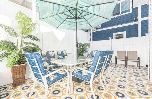 West Newport House | Updated 2Br Vintage Cottage In Central Location Near Beach By Beachview Rentals