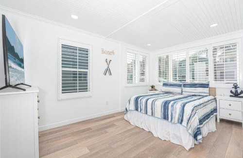 West Newport House | Updated 2Br Vintage Cottage In Central Location Near Beach By Beachview Rentals