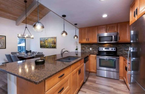 Snowmass Village Condo | Updated 3 BR Condo w/Pool & Hot-tub