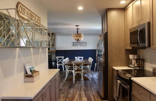Grand Lake House | ⛰Updated 4 BD/5 BA⛵️1 Block to Lake🏊‍♀️5 min walk to restaurants/bars/shops☀️