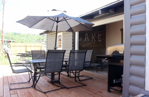 Grand Lake House | ⛰Updated 4 BD/5 BA⛵️1 Block to Lake🏊‍♀️5 min walk to restaurants/bars/shops☀️