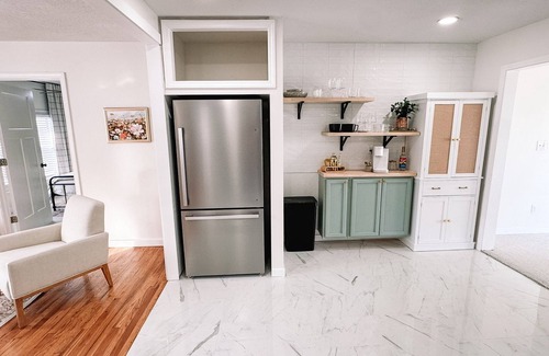 Overland Park House | Updated 4-bedroom house with WiFi, full coffee bar, and arcades in Overland Park