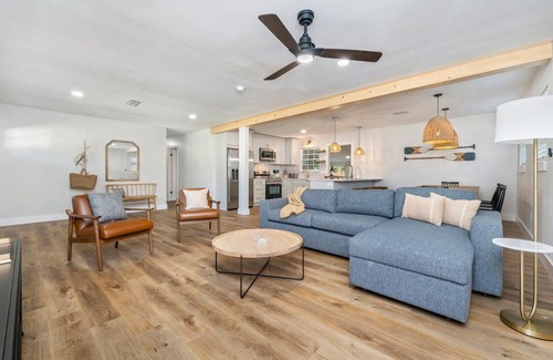Fort Walton Beach House | Updated 4-BR home. 7 mins from beach. Huge backyard w/firepit