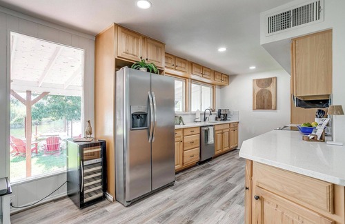 Granbury House | Updated 4BR Lakefront w/Hot Tub, Dock & Fire Pit