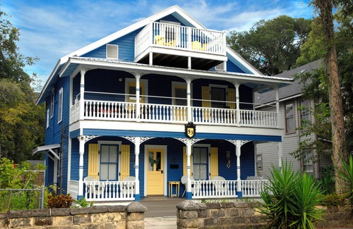 Lincolnville Apartment | Updated Adorable Downtown Small Apartment. Just Park & Walk Everywhere in Town!