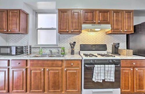Constable Hook House | Updated Bayonne Townhome ~ 11 Mi to NYC!
