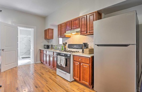 Constable Hook House | Updated Bayonne Townhome about 11 Mi to NYC!