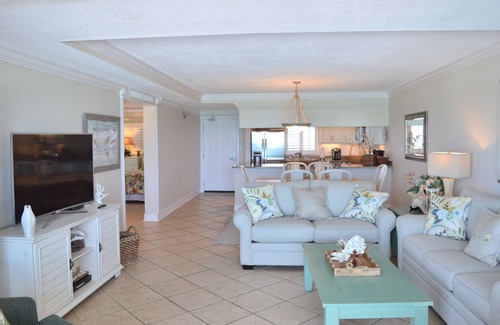 Miramar Beach Condo | Updated Beachfront 😎 New 65" TV ⛵️ Watch 🐬 From the Balcony 🐠🦀⛱️