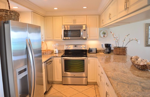 Miramar Beach Condo | Updated Beachfront 😎 New 65" TV ⛵️ Watch 🐬 From the Balcony 🐠🦀⛱️