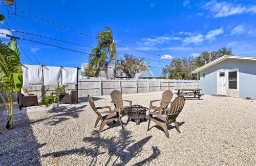South Bradenton House | Updated Bradenton Home Fire Pit, Fenced Yard