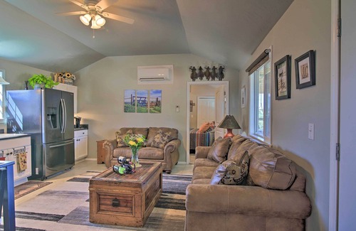 Fredericksburg Cabin | Updated Cabin w/Fire Pit - 1 Mile From Downtown!