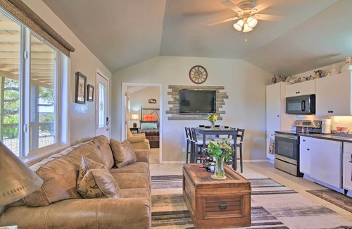 Fredericksburg Cabin | Updated Cabin w/Fire Pit - 1 Mile From Downtown!