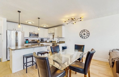 El Cerrito Condo | Updated, charming retreat w/private washer/dryer & gas grill - walk to dining