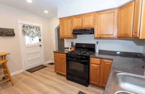 Pittsburgh House | Updated & Comfy Bungalow with Parking! Easy Access