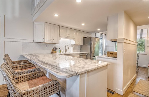 Southport Condo | Updated condo with balcony view of the golf course! Community Pool