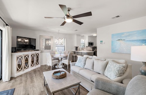 Seagrove Beach Condo | 🐟Updated Condo with Balcony-Toes in the Sand
