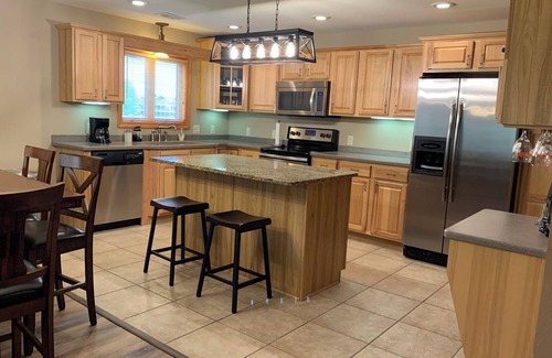 Arkdale Condo | Updated Condo w PopAShot,Arcade,Foosball,gamerm! Pool/hot tub resort