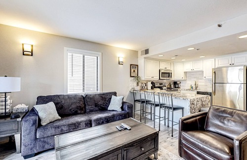 North Park City Condo | Updated condo w/ski & mountain views, walk to slopes, free Wifi