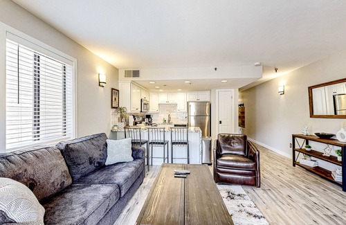 North Park City Condo | Updated condo w/ski & mountain views, walk to slopes, free Wifi