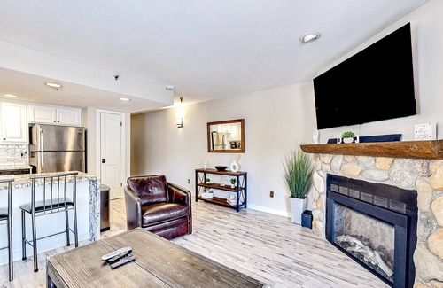 North Park City Condo | Updated condo w/ski & mountain views, walk to slopes, free Wifi