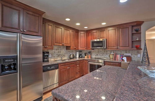 Vail Condo | Updated Condo: Walk to Vail Village & Ski Shuttle!